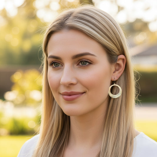 Boucles d'oreilles pendantes avec cercles détaillés au laser