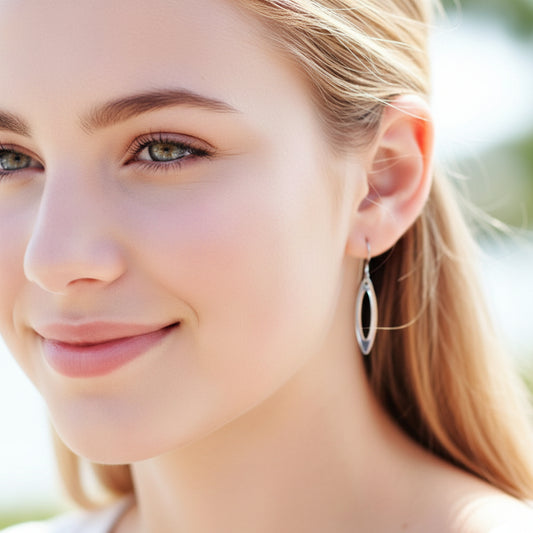 Boucles d'oreilles pendantes ovales délicates ouvertes