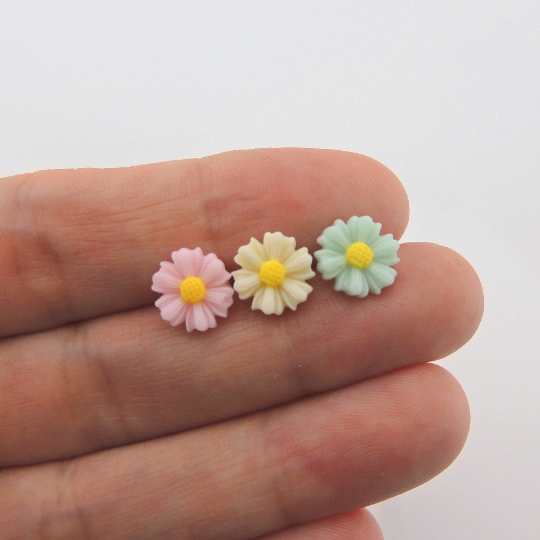 Plastic Post or Invisible Clip On Metal Free Daisy Floral Earrings 11m –  Pretty Smart