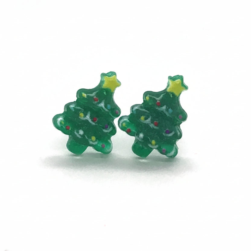 A pair of green Christmas tree-shaped stud earrings with a star detail on top, displayed against a white background.