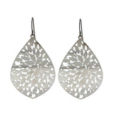 Boucles d'oreilles pendantes en forme de larme en filigrane à feuilles ouvertes