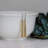 Boucles d'oreilles pendantes à barre conique en relief