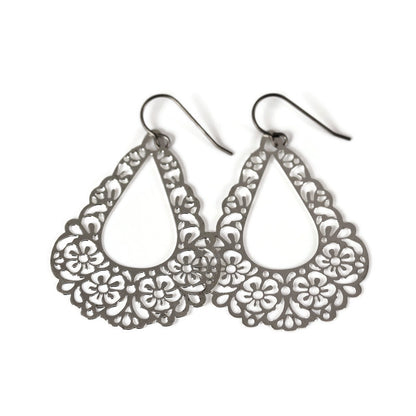 A pair of silver floral filigree teardrop dangle earrings.