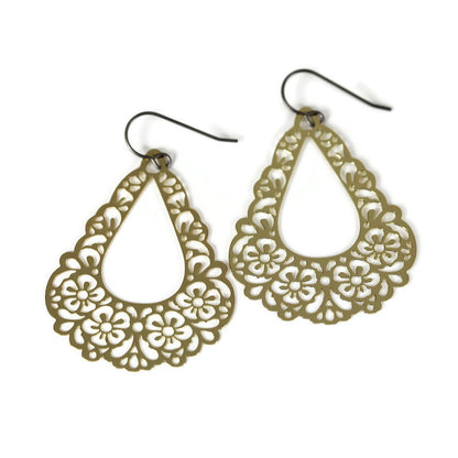 A pair of pink floral filigree teardrop dangle earrings.