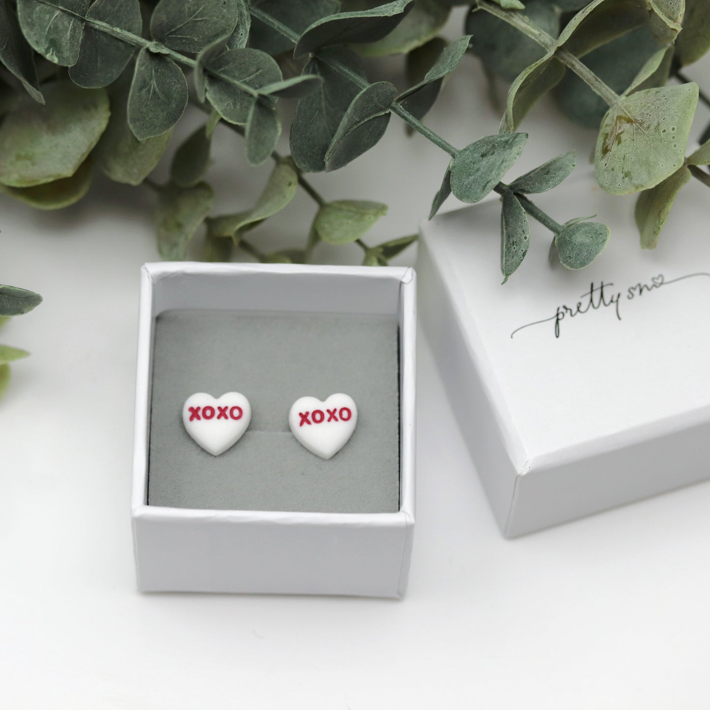 xoxo earring in box