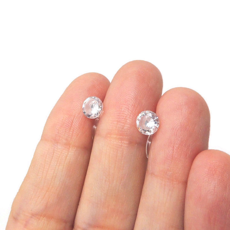 Boucles d'oreilles à tiges en plastique ou à clips invisibles en zircone cubique transparent, 6 mm ou 8 mm