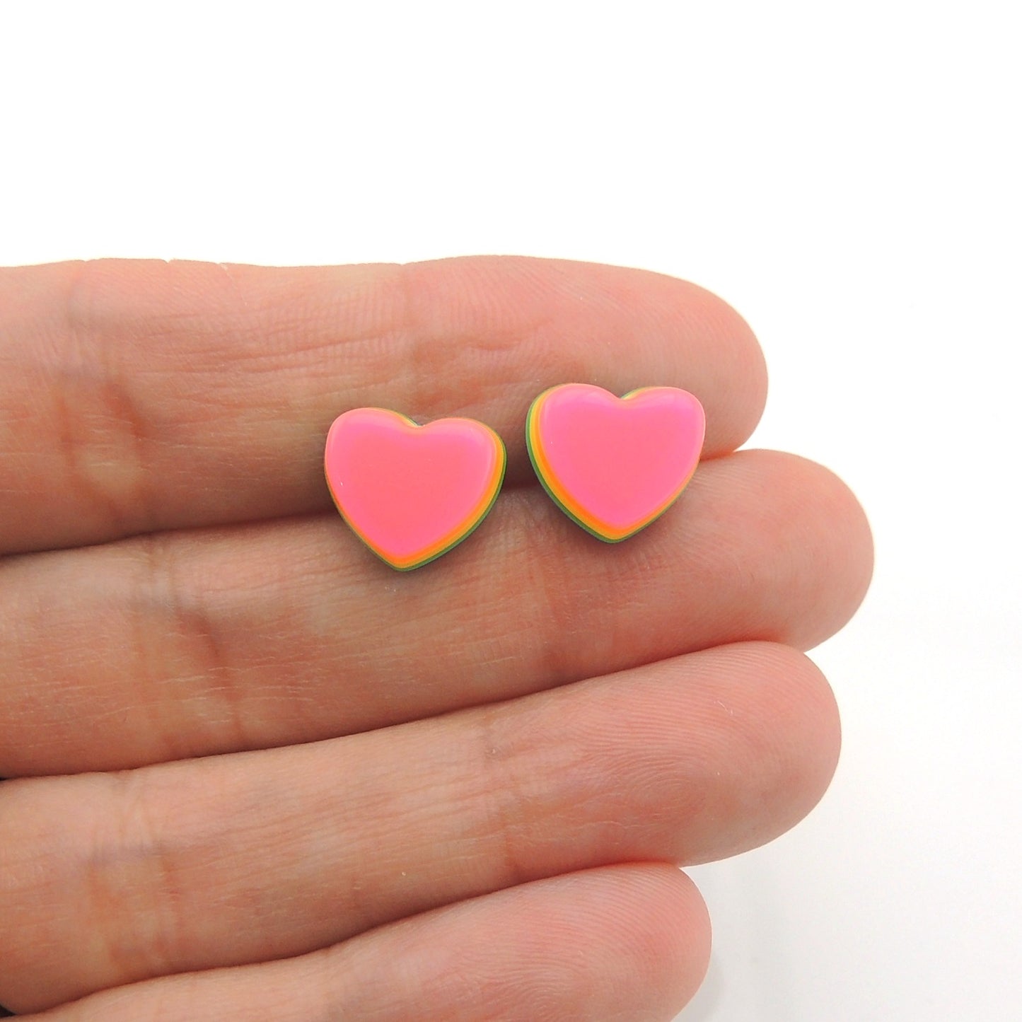 Boucles d'oreilles à tige en forme de cœur arc-en-ciel 3D, 12 mm