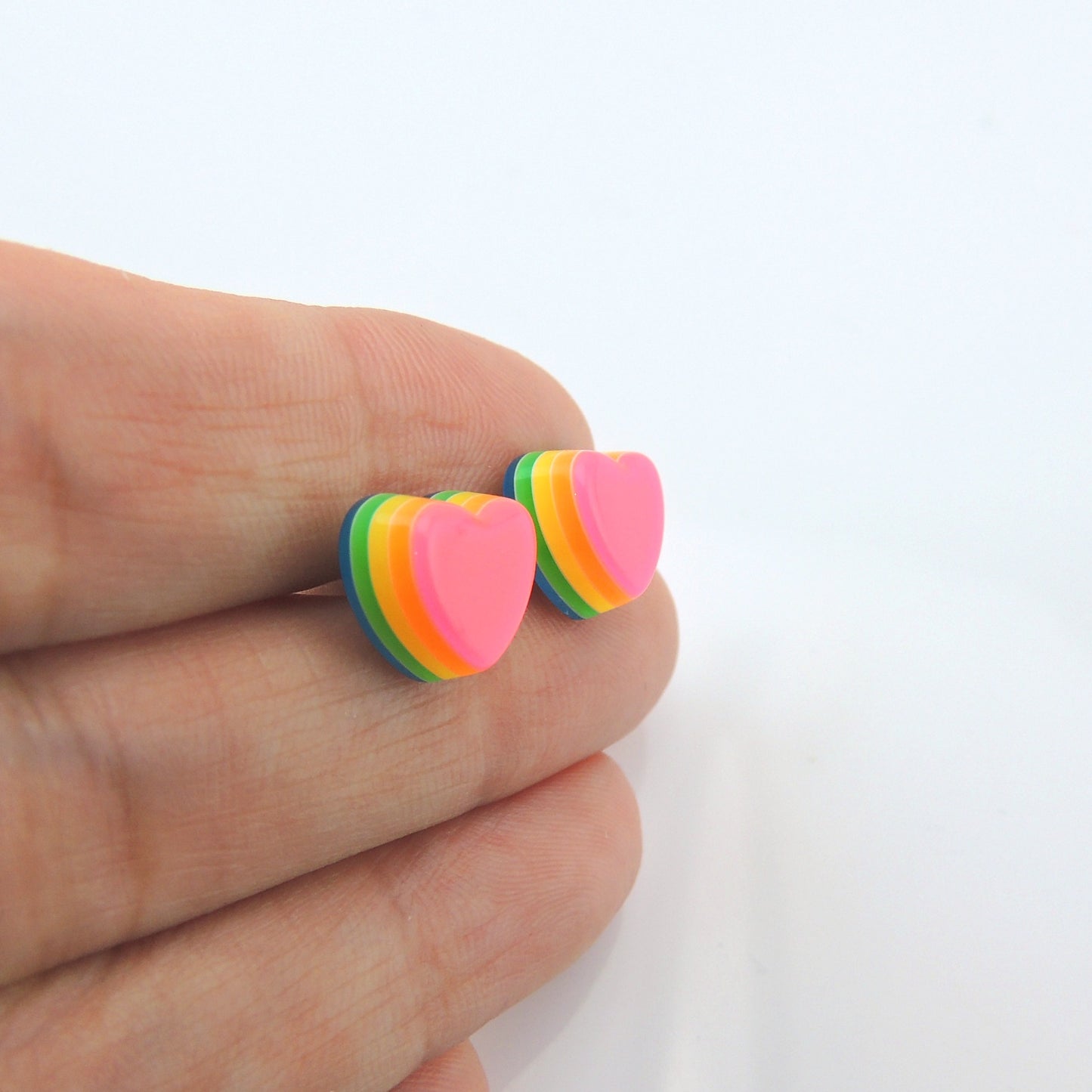 Boucles d'oreilles à tige en forme de cœur arc-en-ciel 3D, 12 mm