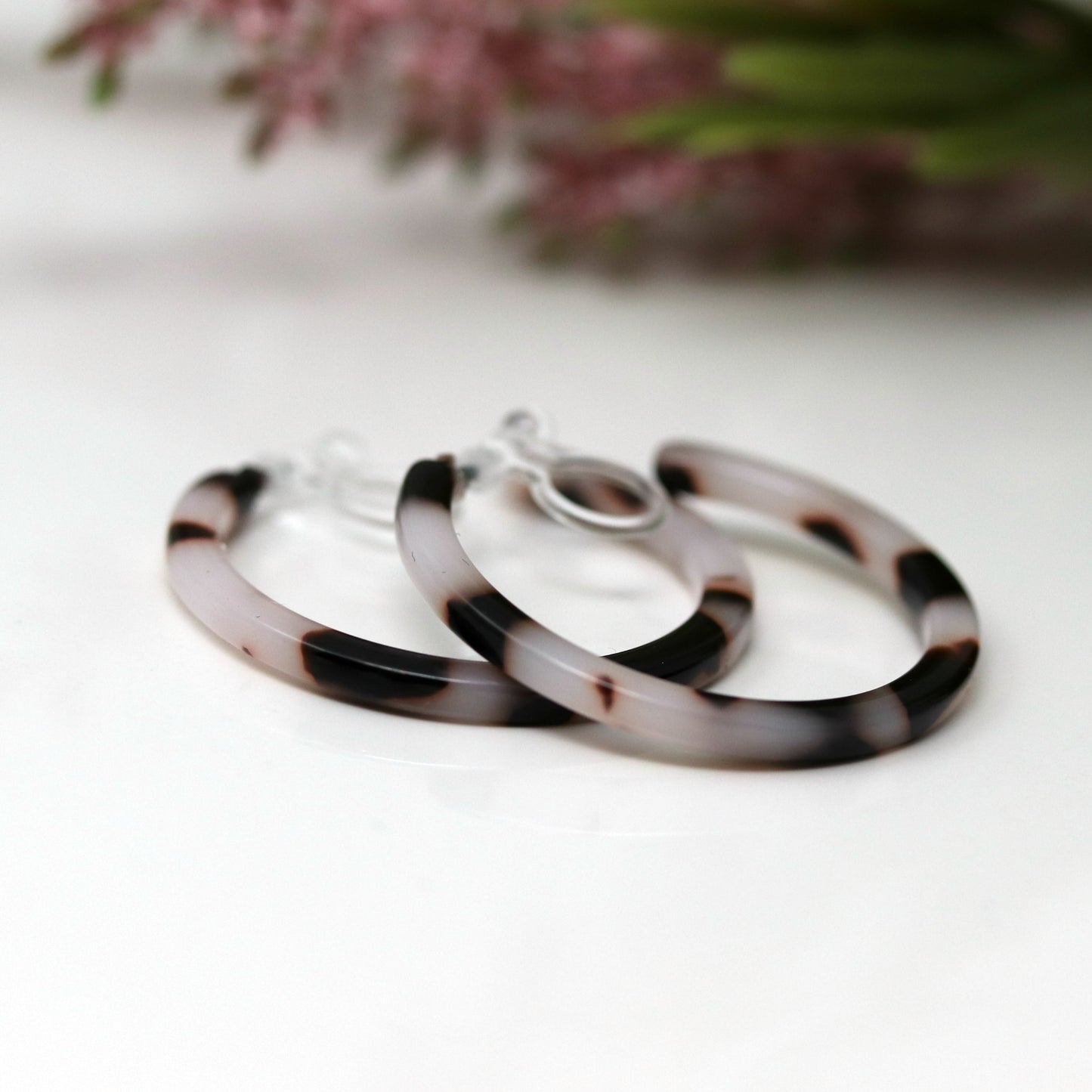 Boucles d'oreilles créoles en acrylique à clipser invisibles pour oreilles non percées, 32 mm