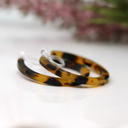 Boucles d'oreilles créoles en acrylique à clipser invisibles pour oreilles non percées, 32 mm
