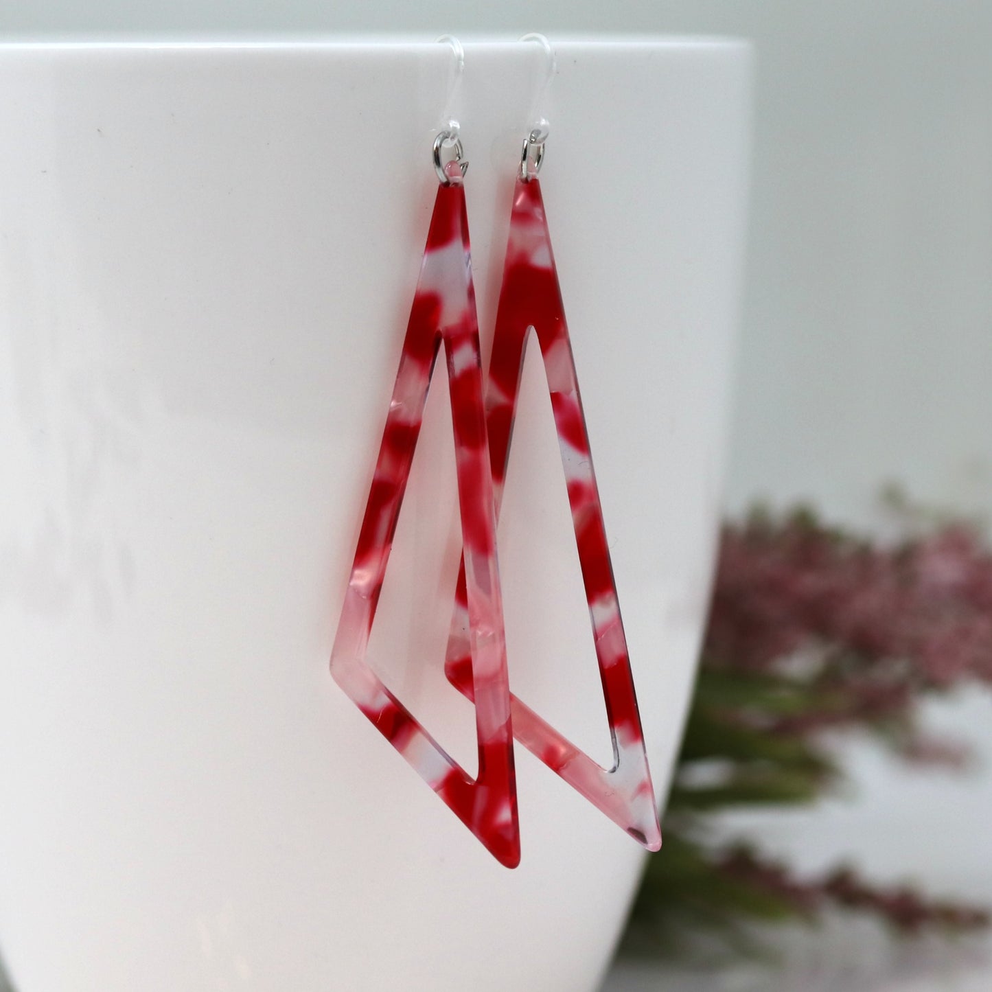 Boucles d'oreilles pendantes en acrylique avec triangle scalène long - 4 couleurs