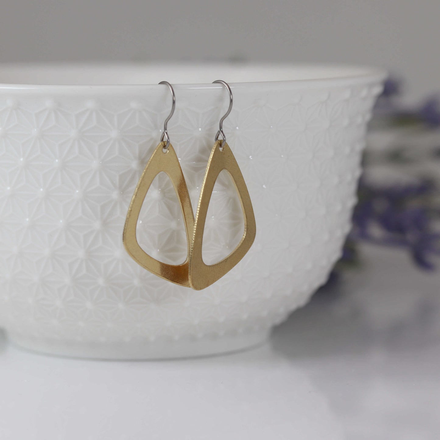 Boucles d'oreilles pendantes en triangle scalène ouvert