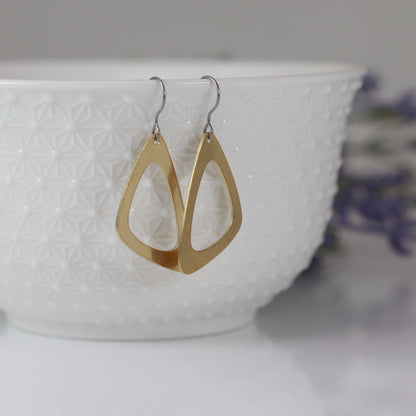 Boucles d'oreilles pendantes en triangle scalène ouvert