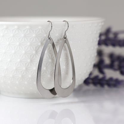 Boucles d'oreilles pendantes longues ouvertes en acier inoxydable en forme de larme