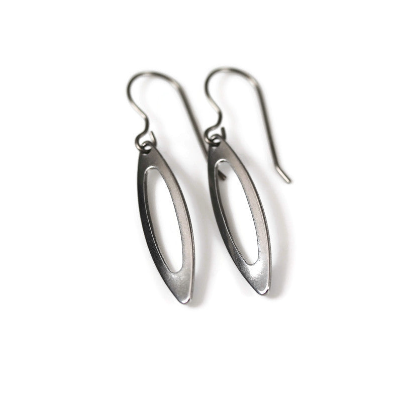 Boucles d'oreilles pendantes ovales délicates ouvertes