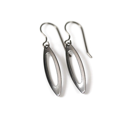Boucles d'oreilles pendantes ovales délicates ouvertes
