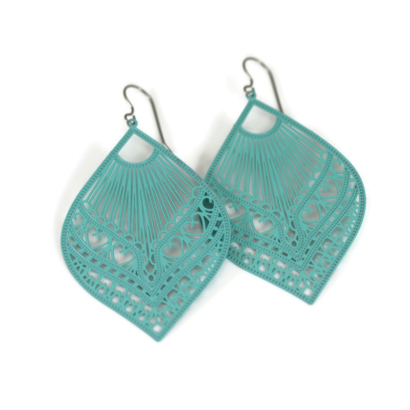Boucles d'oreilles pendantes en forme d'éventail en filigrane de dentelle - 5 couleurs