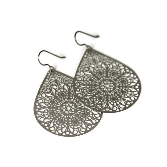 Boucles d'oreilles pendantes en forme de larme en filigrane de dentelle - 12 couleurs