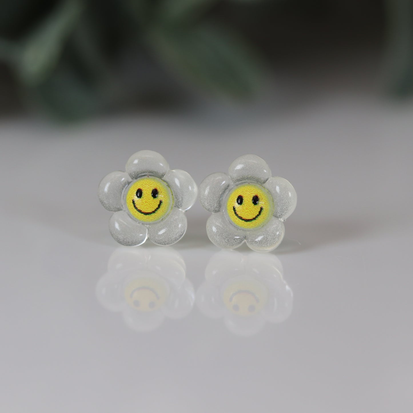 Glow-in-the-Dark Smiley Face Flower Stud Earrings