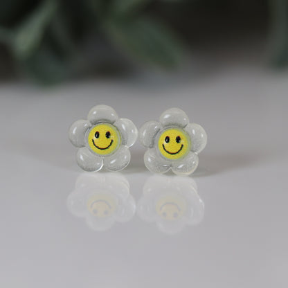 Glow-in-the-Dark Smiley Face Flower Stud Earrings
