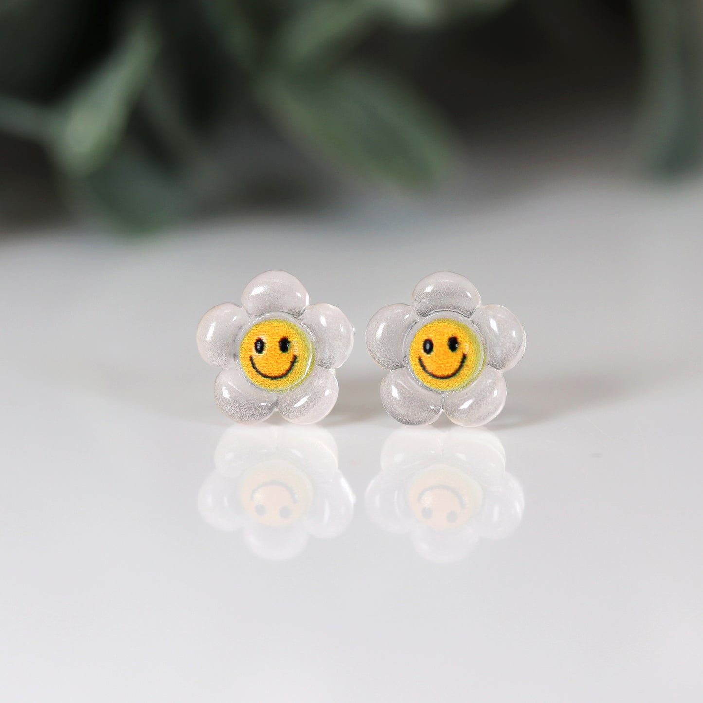 Glow-in-the-Dark Smiley Face Flower Stud Earrings