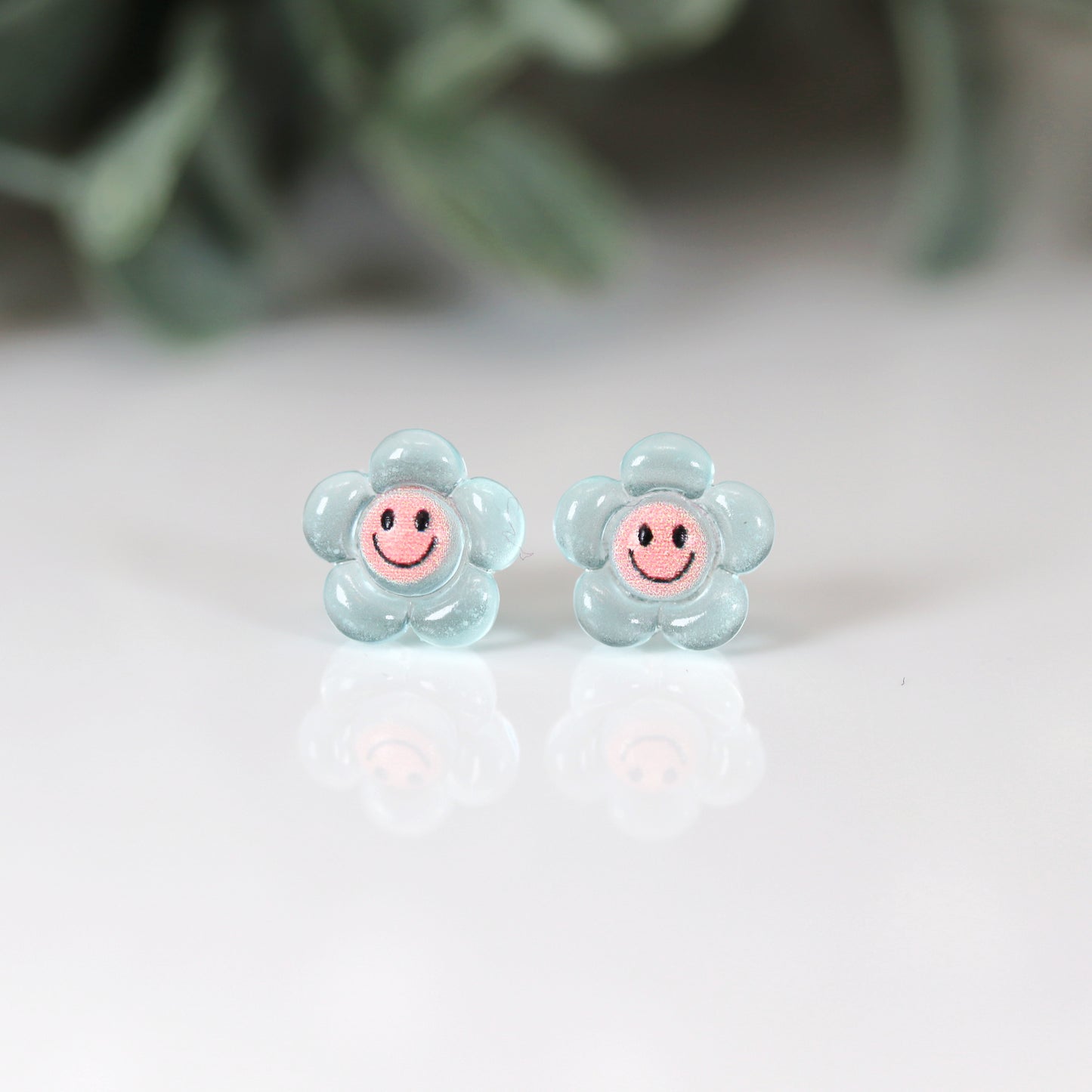Glow-in-the-Dark Smiley Face Flower Stud Earrings